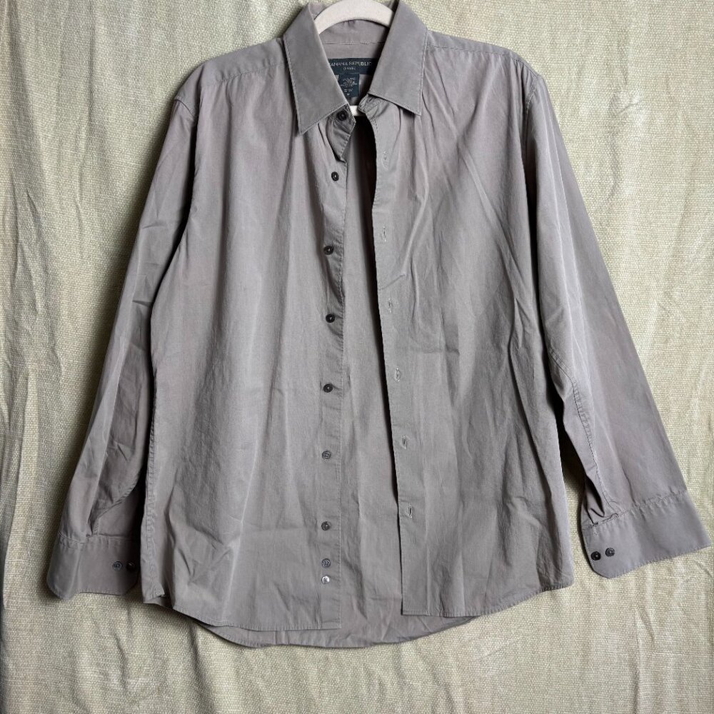 Banana Republic Button Down Long Sleeve Classic dress shirt., Size Med